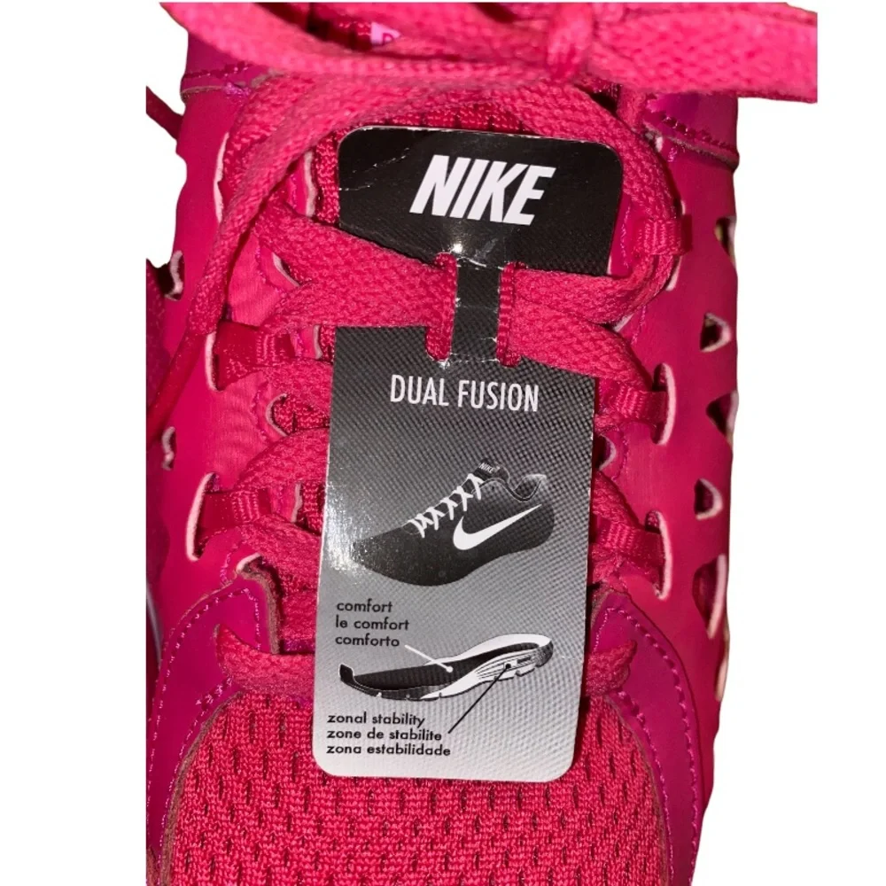 Nike NWT run 2 dual fusion, fitsole, hot pink running sneakers, size 6.5